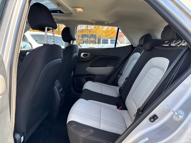 Used 2025 Hyundai Venue SEL FWD image 16