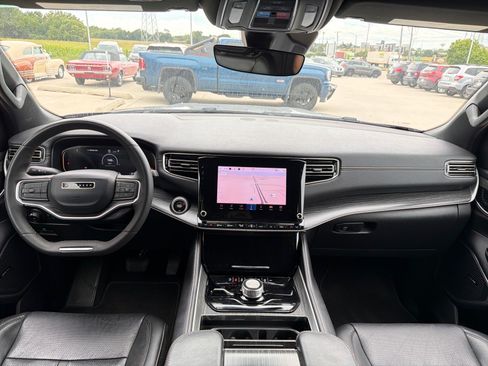 Used 2023 Jeep Wagoneer L Series II AWD/4WD image 26