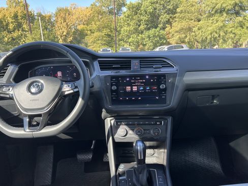 Certified 2020 Volkswagen Tiguan SEL image 29