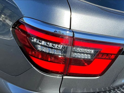 Used 2023 Nissan Armada SL image 28