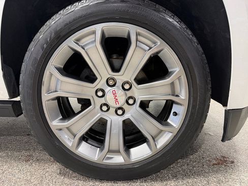 Used 2015 GMC Yukon XL Denali w/ Touring Package AWD/4WD image 18