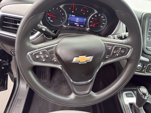 Used 2020 Chevrolet Equinox LT image 16