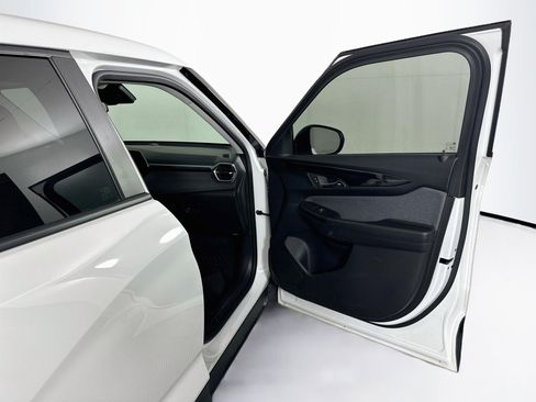 Used 2024 Chevrolet TrailBlazer LS FWD image 29
