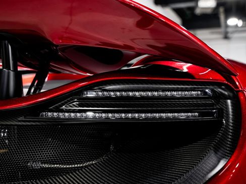 Used 2016 McLaren 675LT Coupe RWD image 32