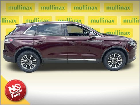 Used 2023 Lincoln Nautilus FWD image 2