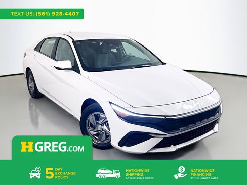 Used 2024 Hyundai Elantra SE FWD image 1