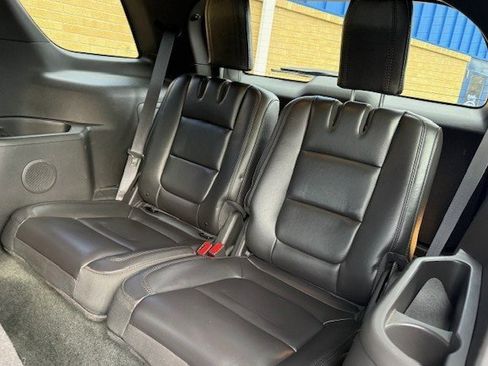 Used 2014 Ford Explorer XLT w/ Equipment Group 202A image 17