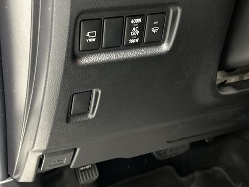 Used 2023 Toyota 4Runner Limited AWD/4WD image 17
