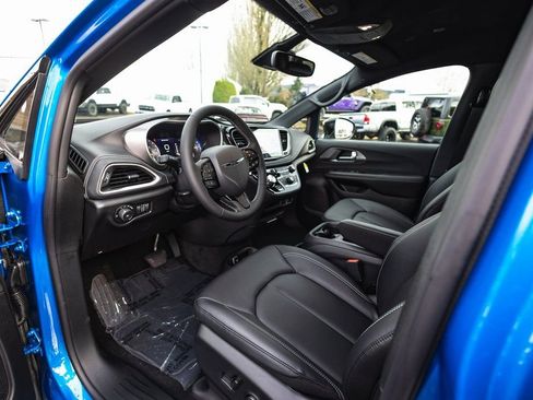 New 2026 Chrysler Pacifica Select w/ S Appearance Package image 21