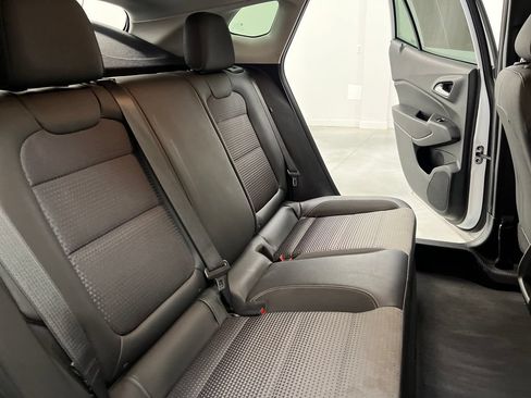 Used 2025 Chevrolet Trax LT FWD image 21