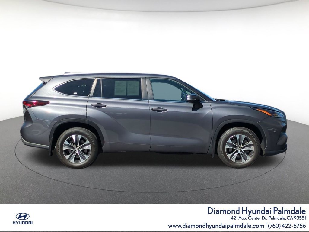 Used 2024 Toyota Highlander XLE AWD/4WD image 8