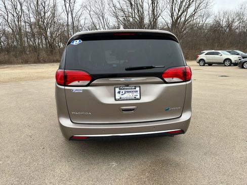 Used 2018 Chrysler Pacifica Touring Plus image 7