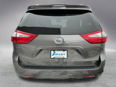 Used 2018 Toyota Sienna L image 5