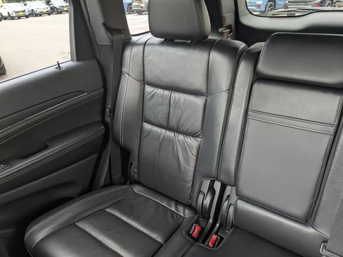 Used 2016 Jeep Grand Cherokee Limited AWD/4WD image 12