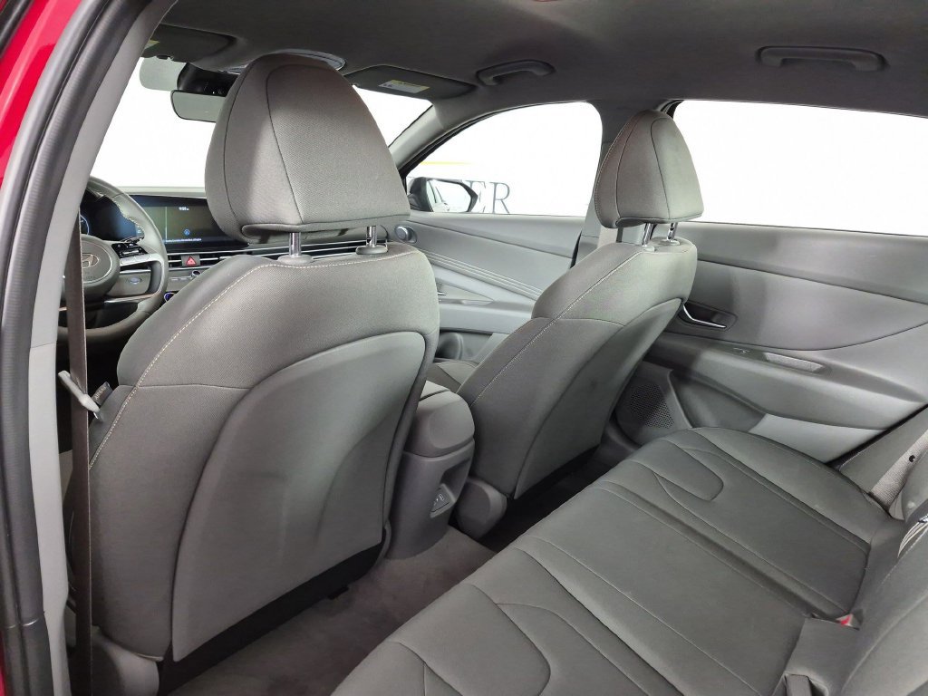 Used 2025 Hyundai Elantra SEL FWD image 34