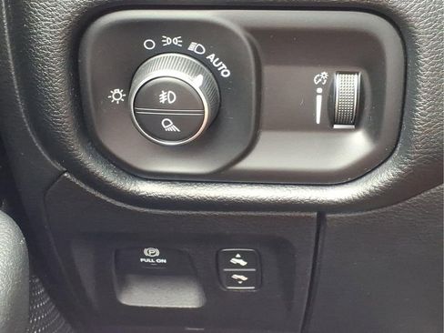 Used 2020 RAM 1500 Big Horn RWD image 24