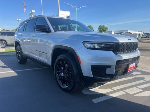Used 2024 Jeep Grand Cherokee L Altitude image 7