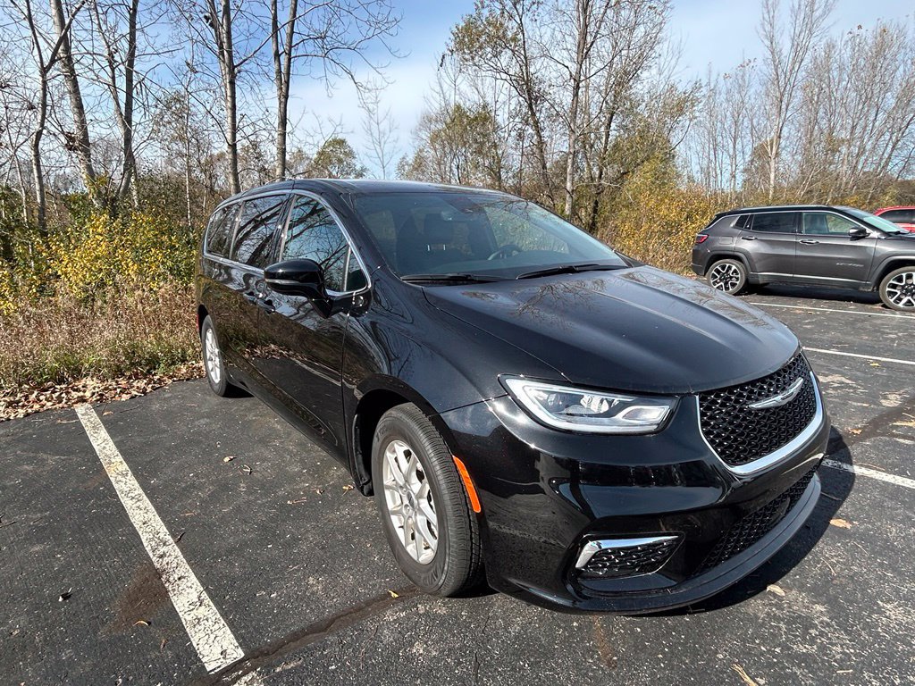 Used 2025 Chrysler Pacifica Select FWD image 14