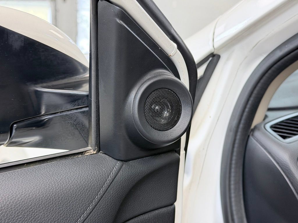 Used 2017 Honda CR-V Touring image 9