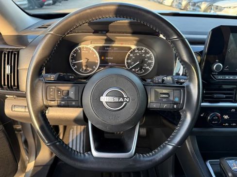 Used 2022 Nissan Pathfinder SV w/ SV Premium Package image 16