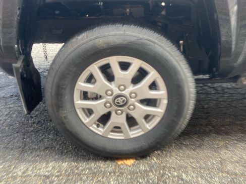 Used 2024 Toyota Tacoma SR5 AWD/4WD image 33