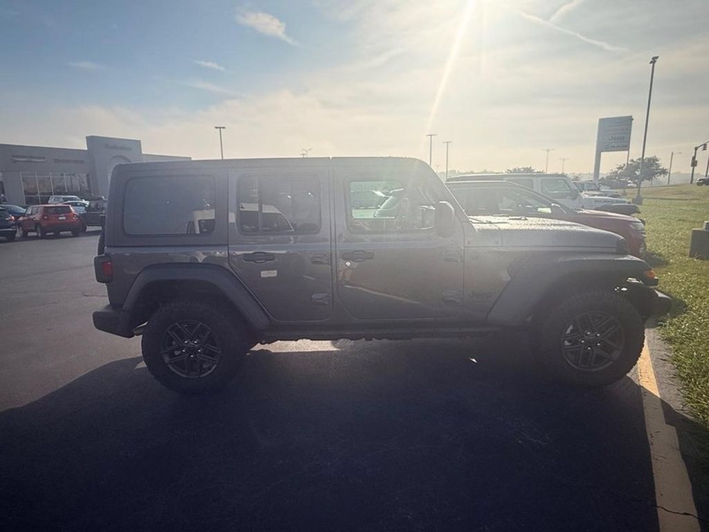 Used 2026 Jeep Wrangler Unlimited Sport AWD/4WD image 3