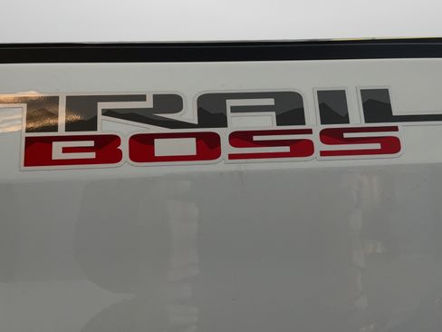 Used 2021 Chevrolet Silverado 1500 LT Trail Boss w/ Convenience Package II AWD/4WD image 44
