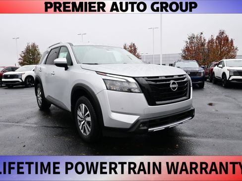 New 2025 Nissan Pathfinder SL image 1