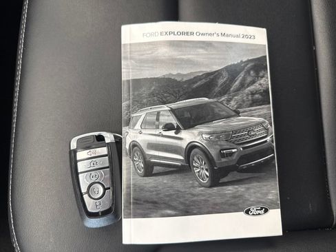 Used 2023 Ford Explorer XLT w/ Equipment Group 202A AWD/4WD image 29