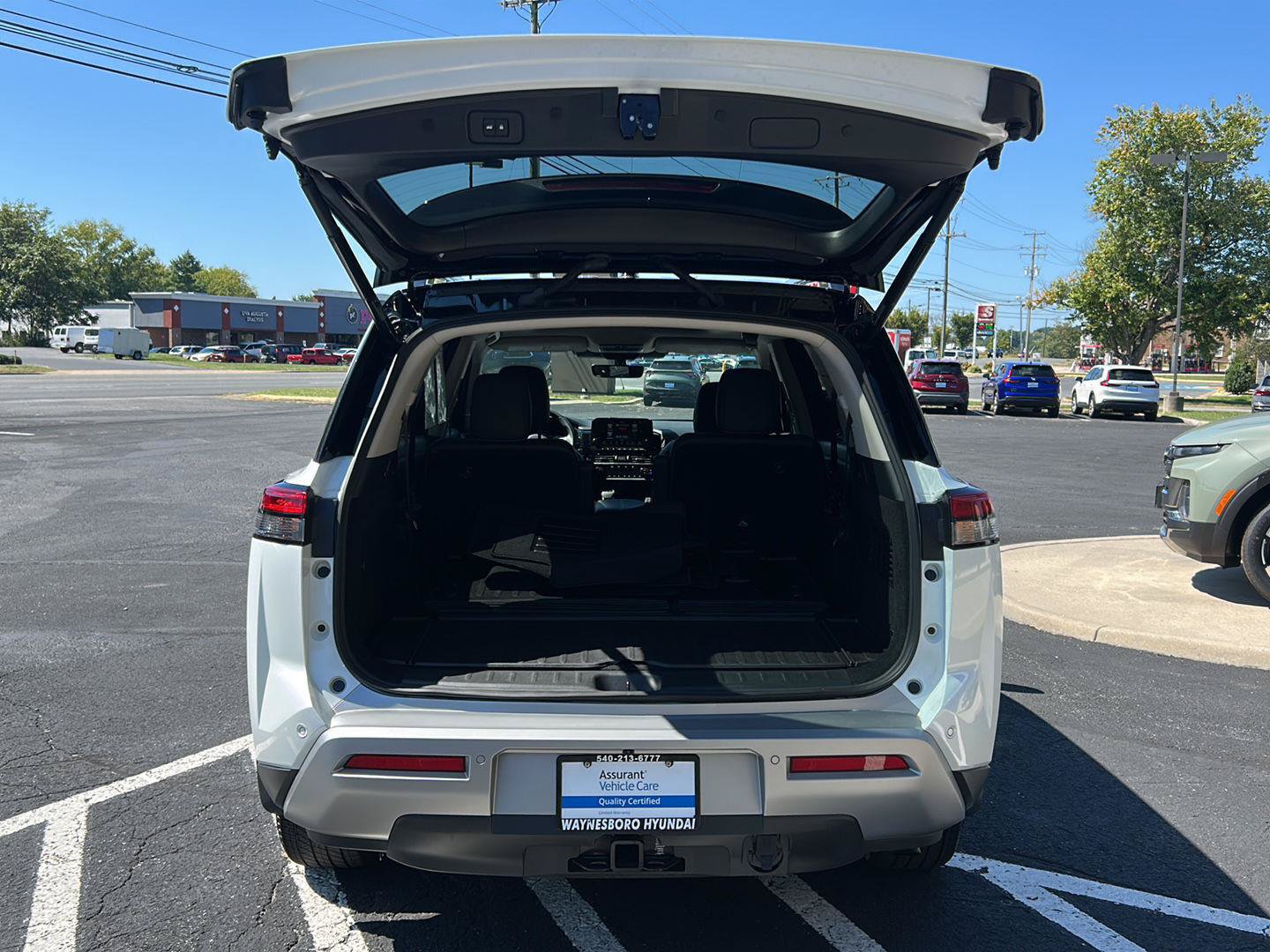 Used 2025 Nissan Pathfinder Platinum AWD/4WD image 7