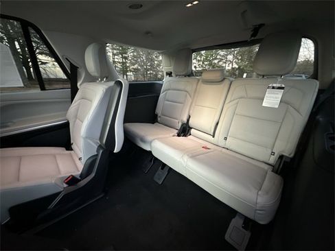 New 2025 Lincoln Navigator Reserve image 24