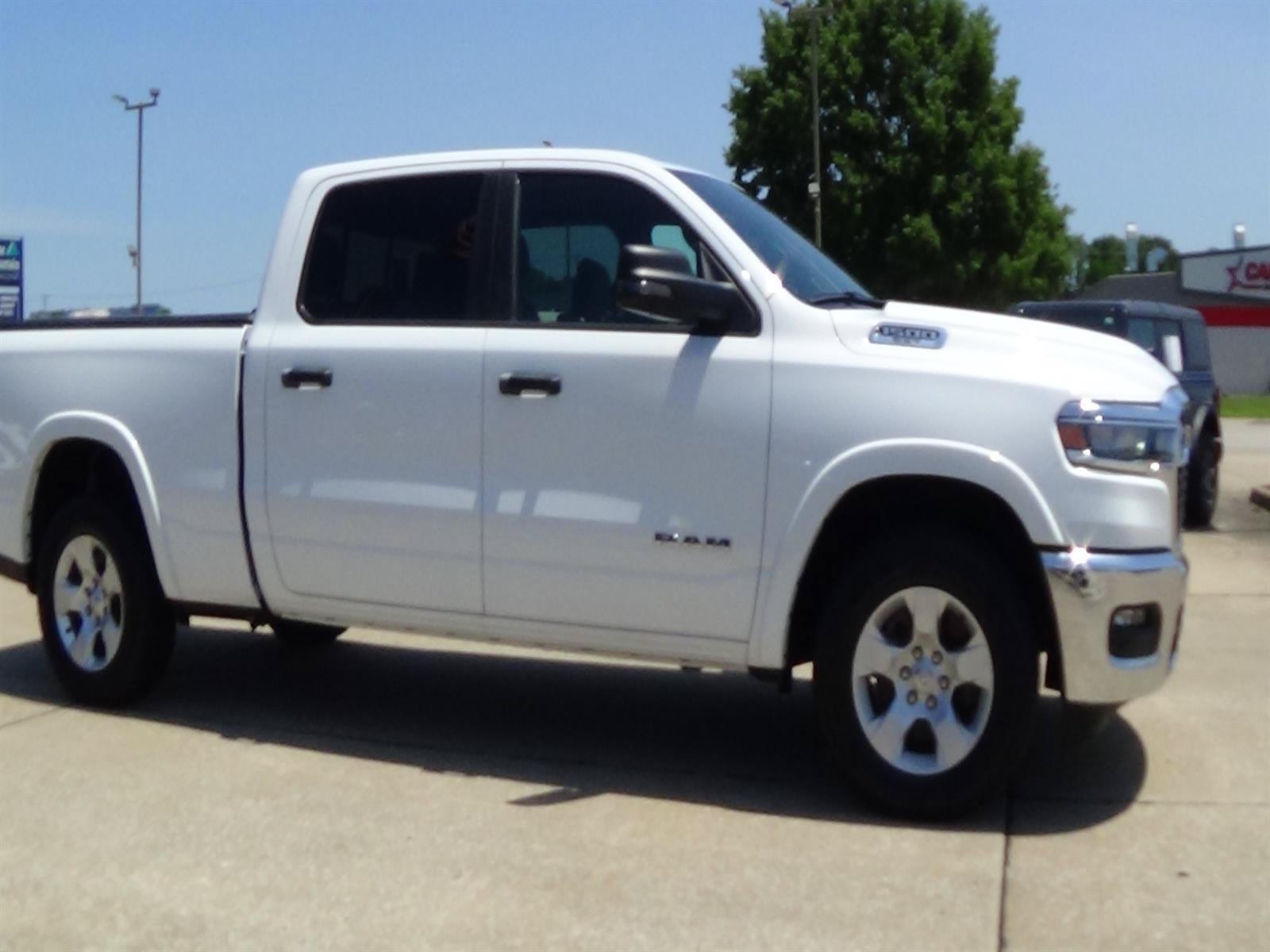Used 2025 RAM 1500 Big Horn AWD/4WD image 5