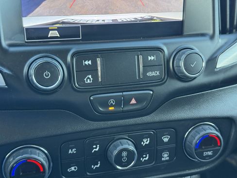 Used 2024 GMC Terrain SLT image 16