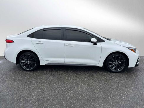 Used 2025 Toyota Corolla SE AWD/4WD image 2
