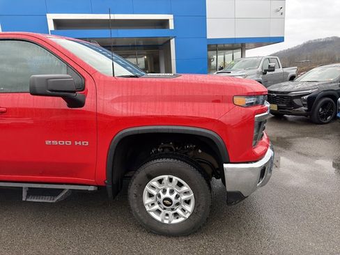 Used 2024 Chevrolet Silverado 2500 LT w/ Convenience Package image 2