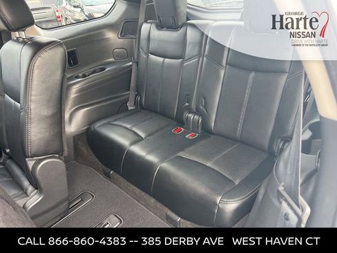 Used 2015 Nissan Pathfinder Platinum w/ Family Entertainment Package image 29