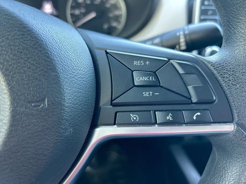 Used 2021 Nissan Versa SV FWD image 15