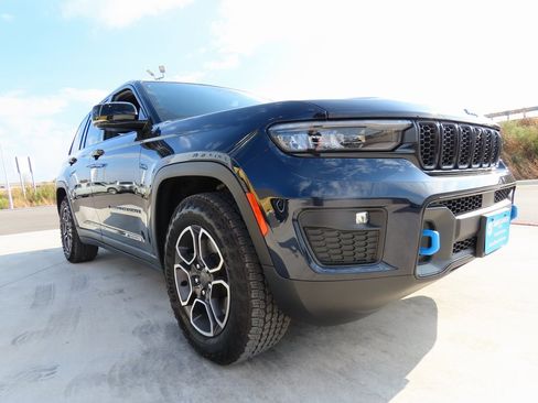 Used 2024 Jeep Grand Cherokee Trailhawk image 6