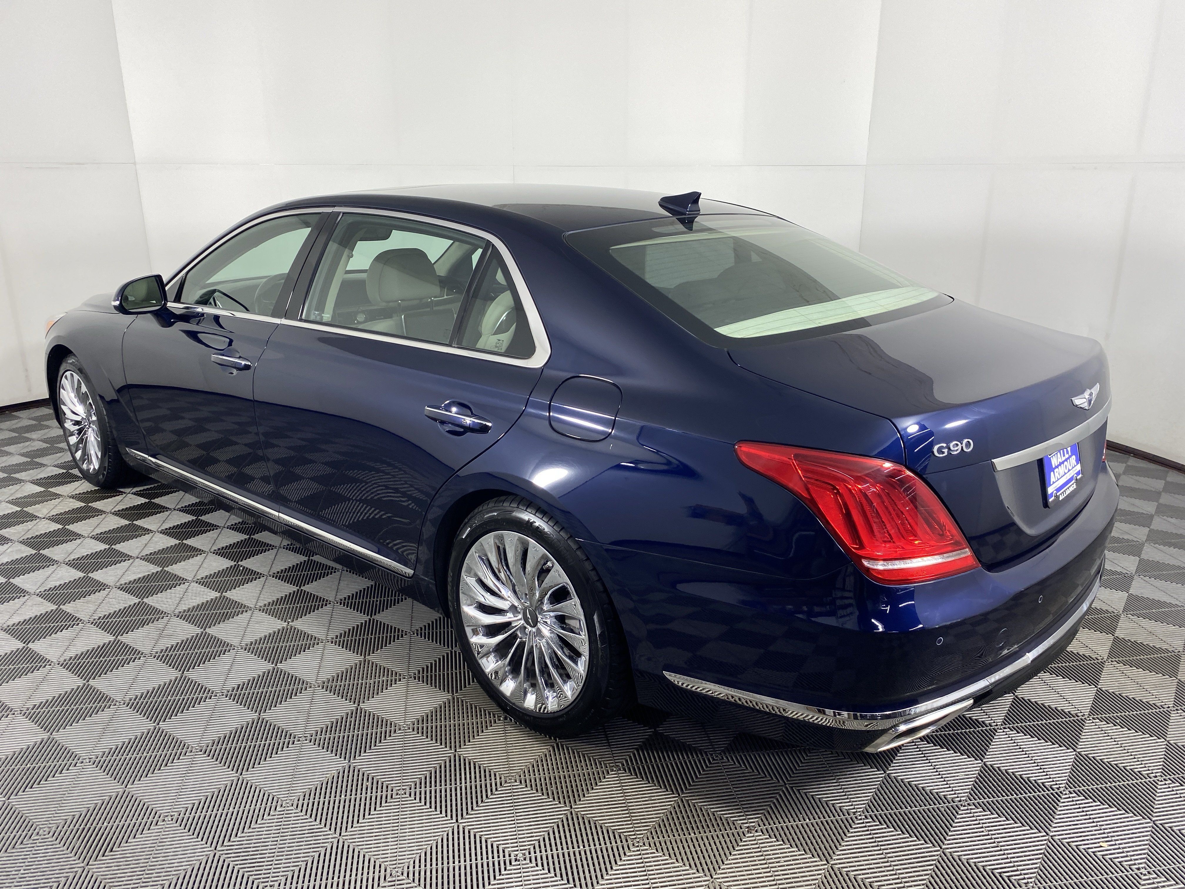 Used 2018 Genesis G90 5.0 Ultimate RWD image 11
