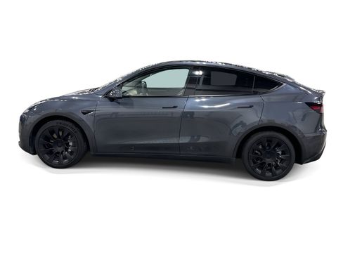 Certified 2022 Tesla Model Y Long Range AWD/4WD image 3