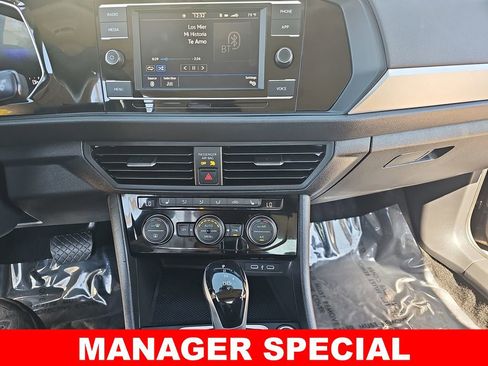 Used 2024 Volkswagen Jetta SE image 19