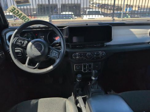 Used 2024 Jeep Wrangler Unlimited w/ Convenience Group image 11