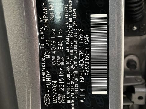 Used 2024 Hyundai Elantra Limited image 28