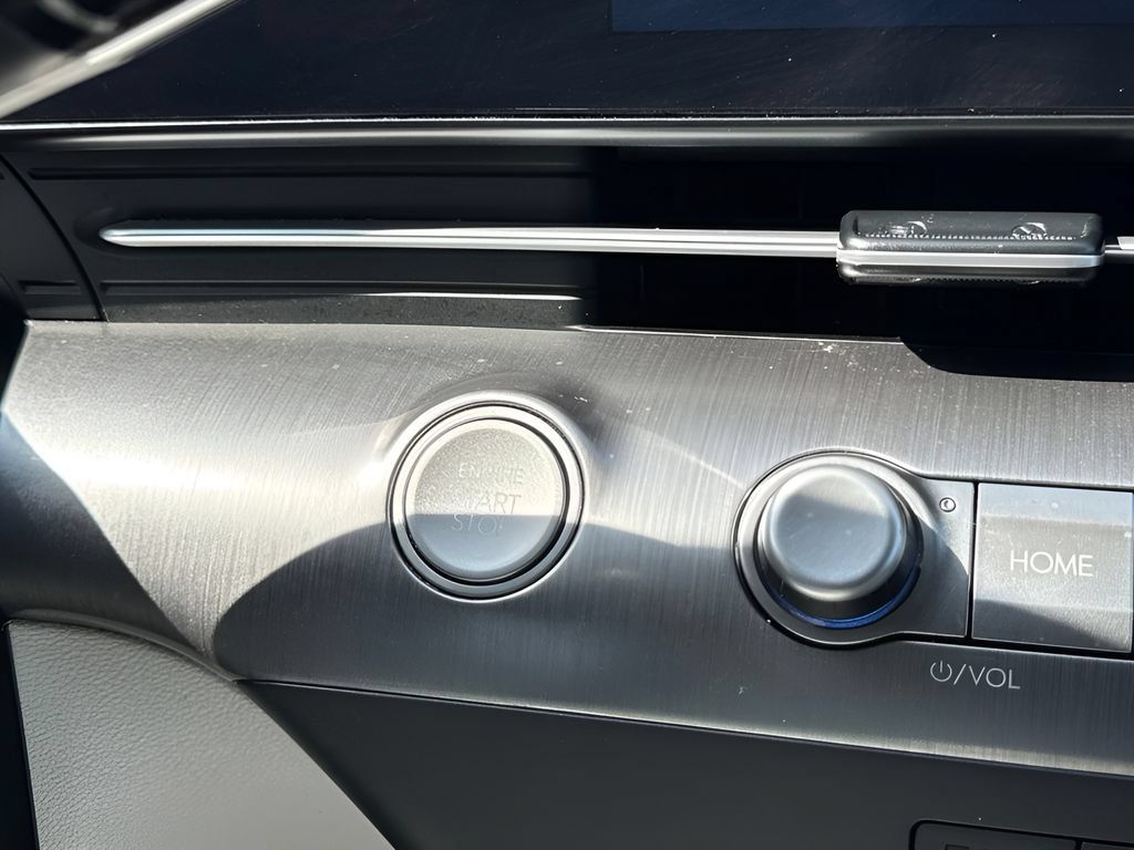 Used 2024 Hyundai Kona SEL AWD/4WD image 19