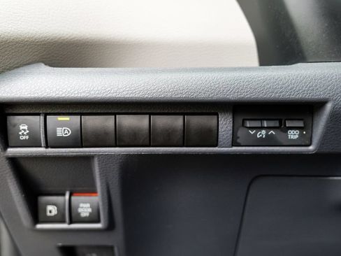 Used 2023 Toyota Sienna XLE FWD image 52