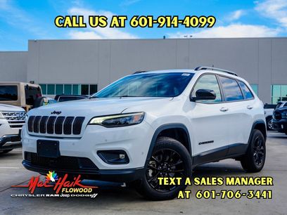 Used 2023 Jeep Cherokee Altitude Lux