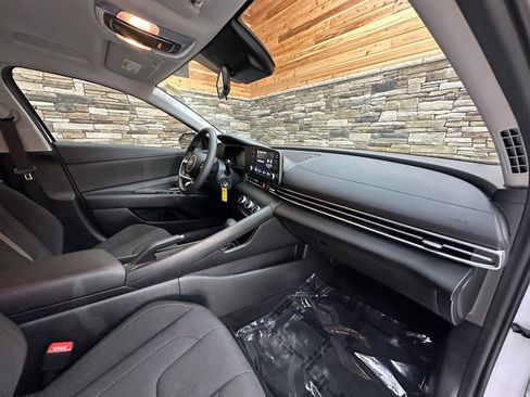 Certified 2024 Hyundai Elantra SE image 13