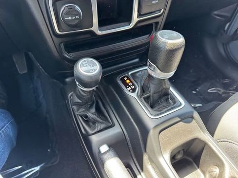 Used 2023 Jeep Wrangler Unlimited Sport AWD/4WD image 27