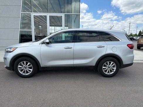 Used 2019 Kia Sorento AWD V6 image 3