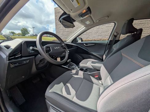 Used 2025 Kia Niro LX FWD image 15